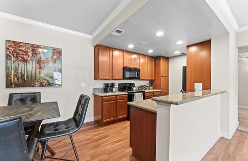 Reno/Tahoe Airport Apartment | Hot Tub, Gym, Pool Access, Mini Golf | 1BR Apartment