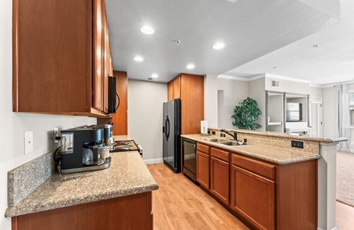 Reno/Tahoe Airport Apartment | Hot Tub, Gym, Pool Access, Mini Golf | 1BR Apartment