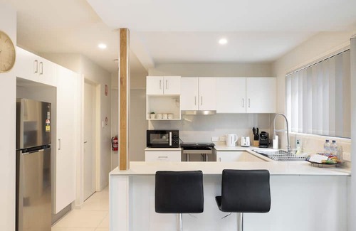 Sunnybank Apartment | Smart Suites Self Check-in Apartments - 144 Dixon