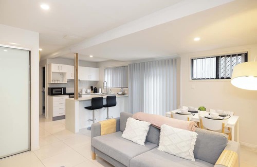 Sunnybank Apartment | Smart Suites Self Check-in Apartments - 144 Dixon