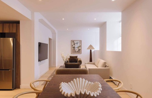 Chinatown Apartment | Convention Center-Old Mtl 3BDRS-3BA