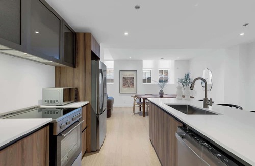 Chinatown Apartment | Convention Center-Old Mtl 3BDRS-3BA