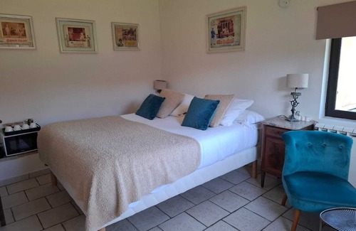 Grieges Bed & Breakfast | Renovated Farm House Bed breakfast close to Macon