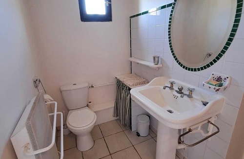 Grieges Bed & Breakfast | Renovated Farm House Bed breakfast close to Macon