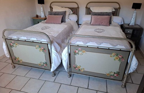 Grieges Bed & Breakfast | Renovated Farm House Bed breakfast close to Macon