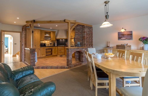 Glandyfi Cottage | Perfect Family Retreat near Beach & Pubs in Talybont | Yr-Hen-Ty-Coets