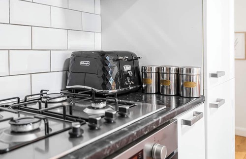 Bishop's Apartment | Central Gem in Waterloo, London
