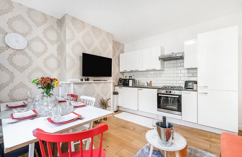 Bishop's Apartment | Central Gem in Waterloo, London
