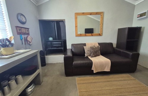 Karoo Hoogland Ski Chalet | Charming chalet in marvelous Fraserburg with WiFi, AC