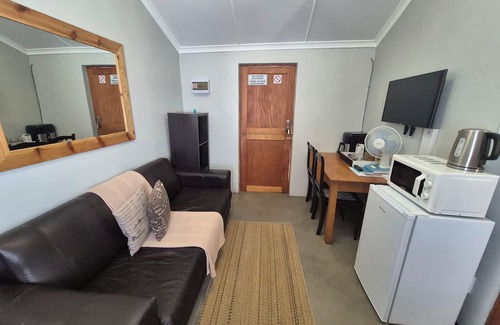 Karoo Hoogland Ski Chalet | Charming chalet in marvelous Fraserburg with WiFi, AC