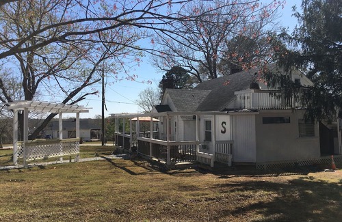 Conestee Condo | Charming 2-bedroom condo with AC, WiFi in lovely Greenville