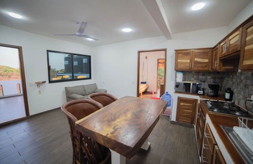 Emiliano Zapata Apartment | Casa Vista al Mar King-Size Apartment 8 with Oceanview