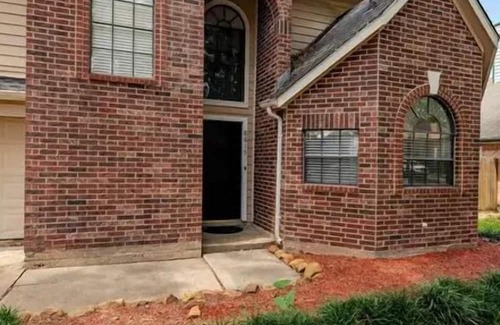 Atascocita House | Rental Home with Pool and Backyard, 8 beds, free parking