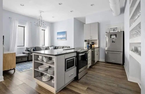 Cannonborough Elliotborough House | 8 Bedroom - Close to King Street - with Parking!