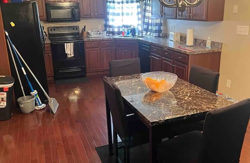 Hiram House | Charming 1-Master bedroom house in Hiram with AC, WiFi