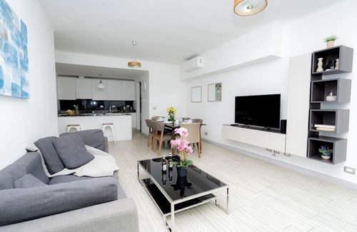 San Francisco Apartment | Apt 2 bedroom free parking and pool