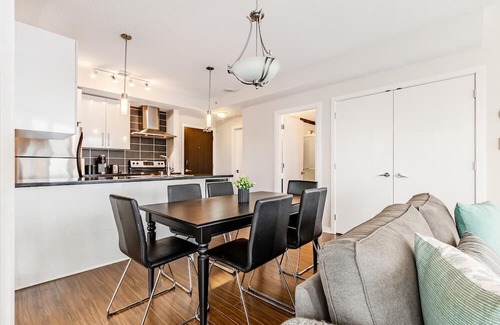 Crosstown Condo | Spacious Two Bedroom/Two Bathroom Condo in Central Downtown Vancouver
