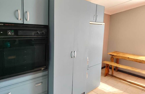 Cannon Rocks House | Tranquil 3-bedroom house with WiFi in Boknes Strand in the bush