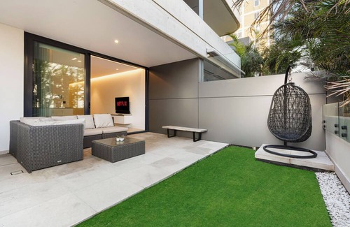 Coogee Apartment | Modern 1BR Abode w/Courtyard Steps to the Beach