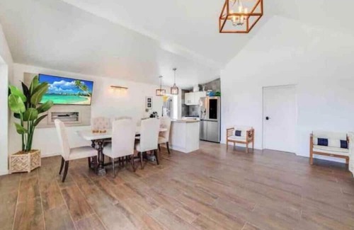 Playa House | Beautiful Charming Beachhouse Prime location walking distance to restaurants