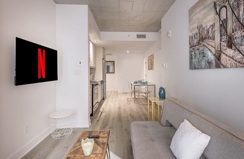 Old Montreal Apartment | Lovely 1 BR - Industrial Style!
