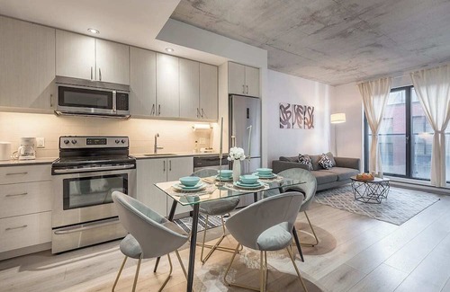 Cite Multimedia Apartment | 1 bedroom old port- F1 Weekend