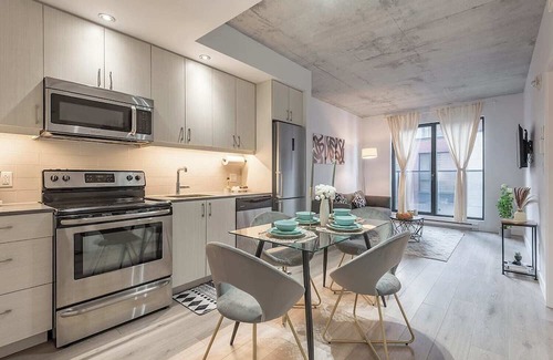 Cite Multimedia Apartment | 1 bedroom old port- F1 Weekend