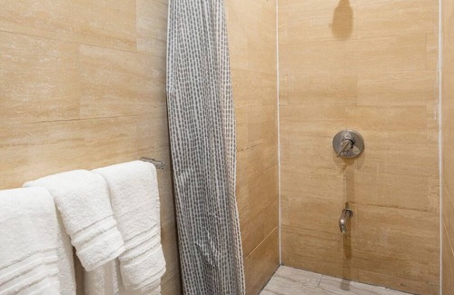 Midtown East Apartment | Chic Midtown Studio with Patio #203
