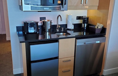 Las Vegas Strip Apartment | Luxury Hilton ~ On the Strip ~ ALL INCLUDED