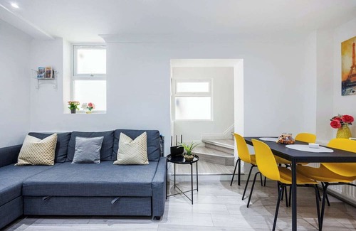 West Kensington Apartment | Welcome to Plotseeker's 3 Bed 3 Bathroom Flat in Kensington A