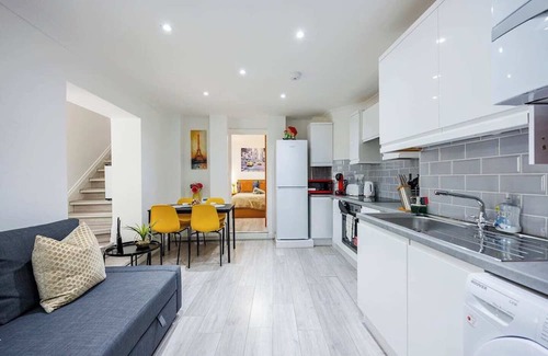 West Kensington Apartment | Welcome to Plotseeker's 3 Bed 3 Bathroom Flat in Kensington A