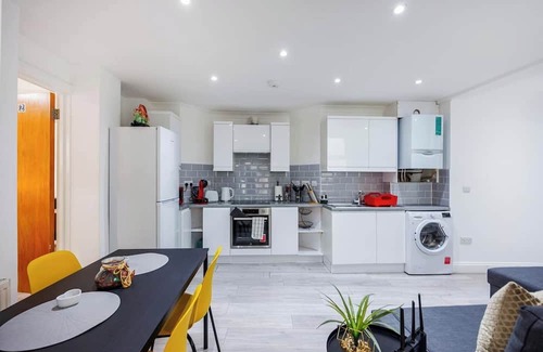 West Kensington Apartment | Welcome to Plotseeker's 3 Bed 3 Bathroom Flat in Kensington A