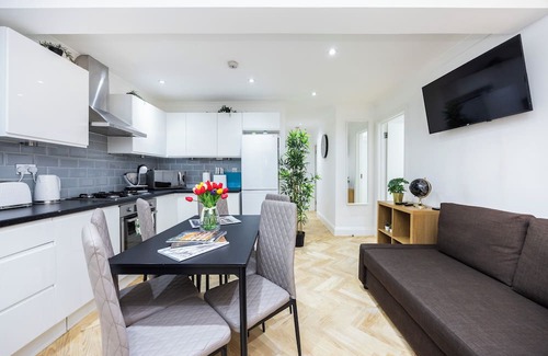 West Kensington Apartment | Welcome to Plotseeker’s 2 Bedroom Charming Family Apartment