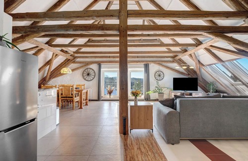 Schirgiswalde-Kirschau Apartment | Holiday Apartment 'Haus Madlen' with Mountain View and Wi-Fi