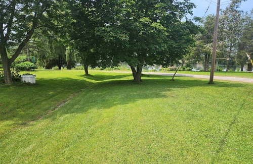 Quinte West House | 4 bedrooms, 2 bathrooms, kitchen, hot tub, huge yard, scenic view, waterway .