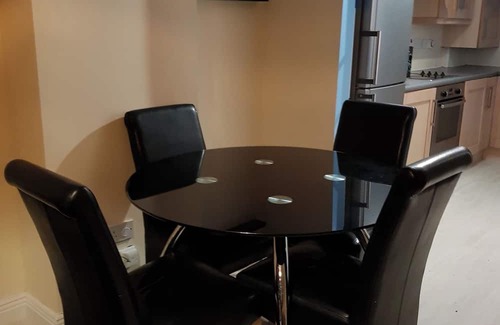 Ongar House | Dublin - 3 Bedroom Cosy Home - Sleeps Max 7