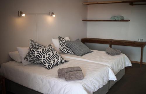 Voigtland Cabin | Sweet Thorn Retreat Airport Lodge