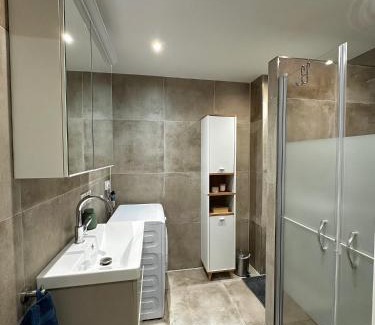 Ommoord Bed & Breakfast | Knus kamer bij station Alexander & winkelcentrum
