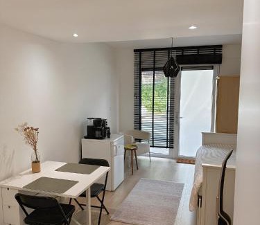 Ommoord Bed & Breakfast | Knus kamer bij station Alexander & winkelcentrum