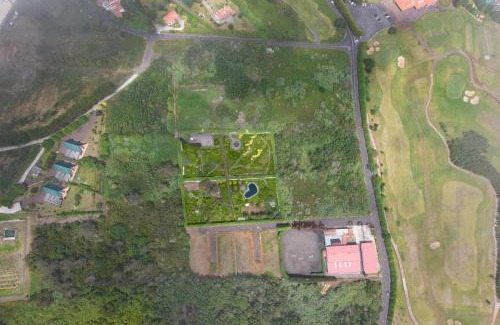 Santo da Serra Ski Chalet | Ocean View Garden Retreat by the Golf Course