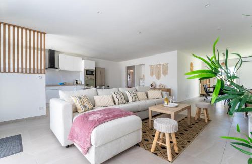 Lunel House | La Petite Camarguaise - Maison à 15min de la plage