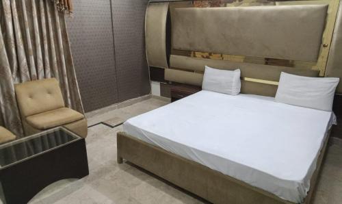 Gulshan-E-Jamal Bed & Breakfast | Venue Guest House Near Millennium Mall