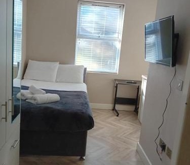 Wealdstone House | Harrow Guest House - Cecil HA3
