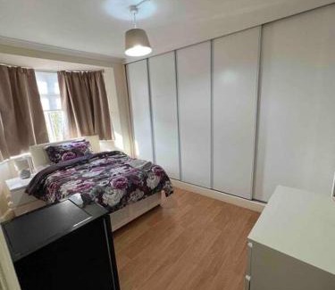 Cairndow House | Lovely 4 Bedroom semi-detached with parking
