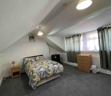 Cairndow House | Lovely 4 Bedroom semi-detached with parking