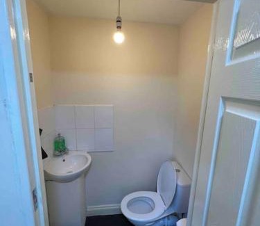 Cairndow House | Lovely 4 Bedroom semi-detached with parking