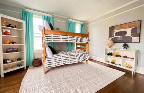 Five Points South House | Bluebird: Massive 5 bdrm ~ Hammock ~ Kids paradise