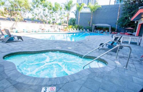 Civic Core Apartment | Heart of Downtown / Pool - Jacuzzi