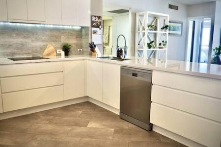 Castle Hill Apartment | Coastal Chic in the City Centre