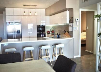 Castle Hill Apartment | Coastal Chic in the City Centre